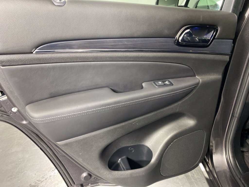 Used 2019 Jeep Grand Cherokee Overland AWD/4WD image 25