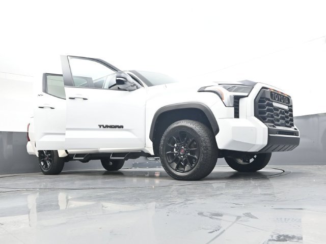 Used 2025 Toyota Tundra SR5 w/ SR5 Premium Package AWD/4WD image 43