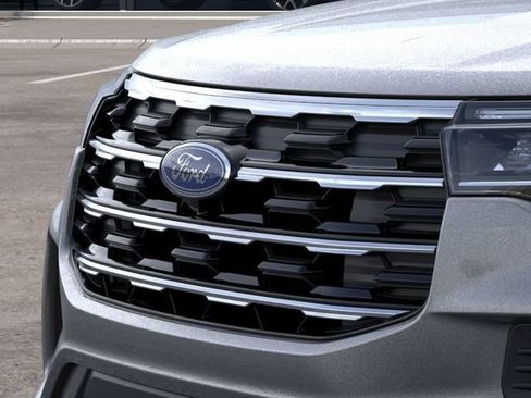 Used 2026 Ford Explorer Active AWD/4WD image 17