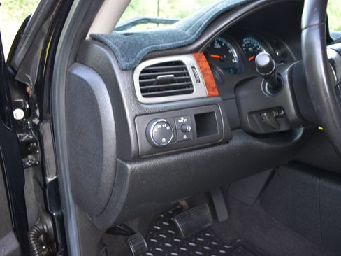 Used 2009 GMC Sierra 1500 SLT w/ Suspension Package, Off-Road image 18