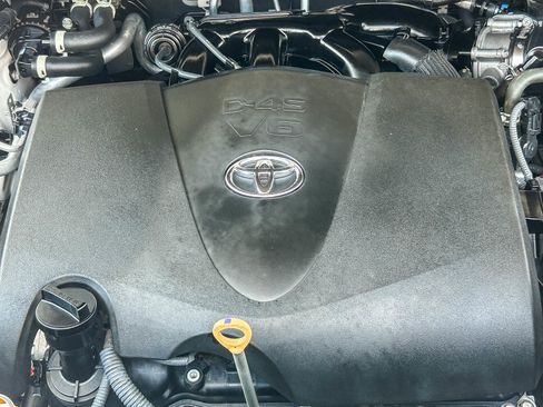 Used 2022 Toyota Highlander XLE FWD image 27