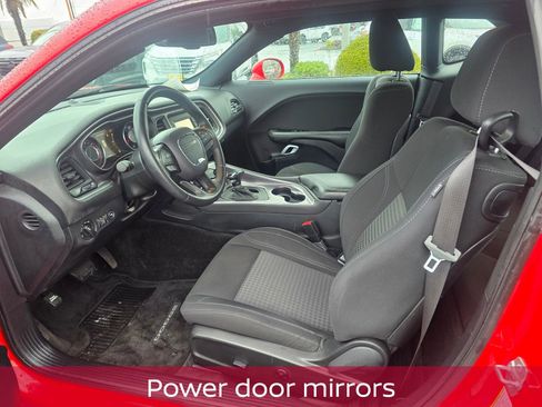 Used 2015 Dodge Challenger SXT image 15