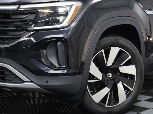 Certified 2024 Volkswagen Atlas Cross Sport SE AWD/4WD image 3