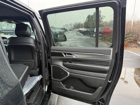 New 2026 Jeep Grand Wagoneer L 4WD w/ Premium Group I image 52