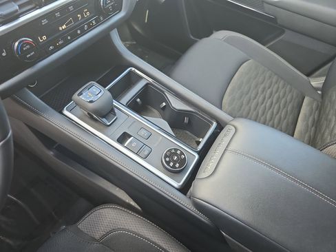 Used 2025 Nissan Pathfinder SV AWD/4WD image 27