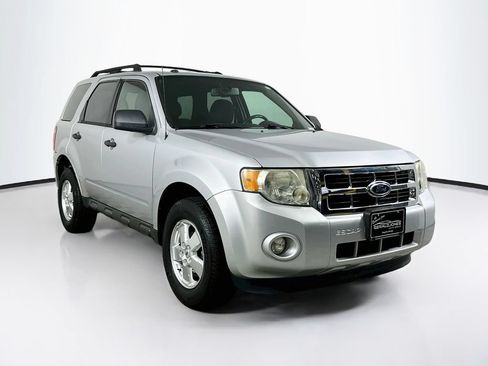 Used 2011 Ford Escape XLT w/ 202A Rapid Spec Order Code FWD image 2