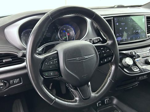 Used 2021 Chrysler Pacifica Touring w/ S Appearance Package image 11