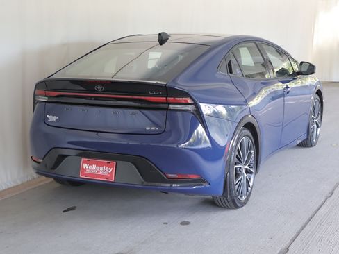 Used 2024 Toyota Prius Limited w/ Limited Premium Package AWD/4WD image 7