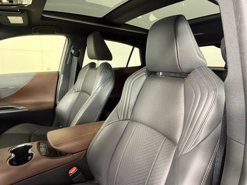 Used 2021 Toyota Venza Limited w/ Advanced Technology Package image 15