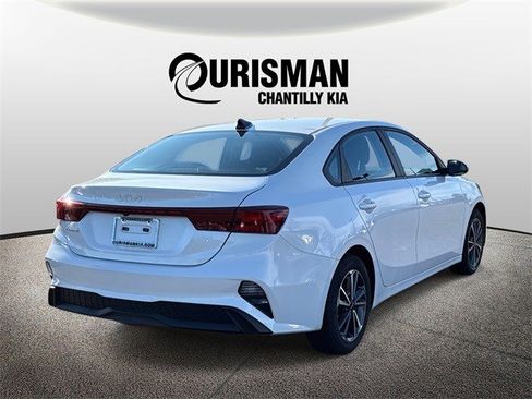 Used 2023 Kia Forte LXS w/ LXS Technology Package image 2