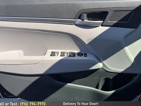 Used 2019 Hyundai Elantra SE FWD image 16