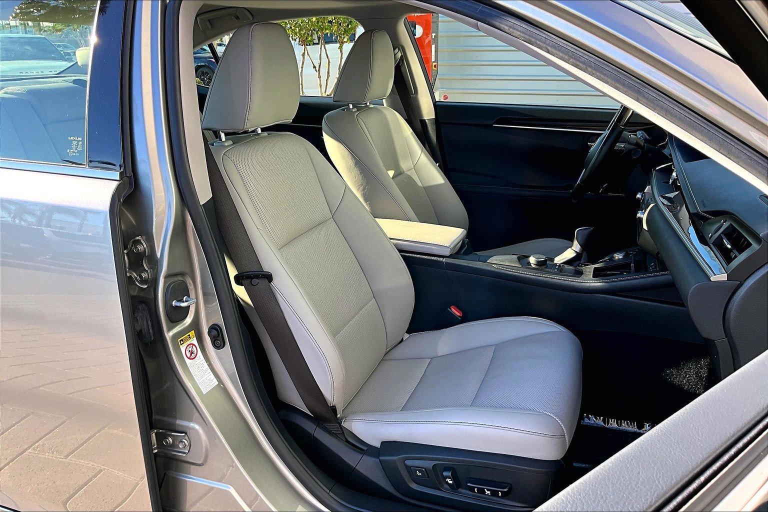 Used 2017 Lexus ES 350 w/ Premium Package FWD image 7