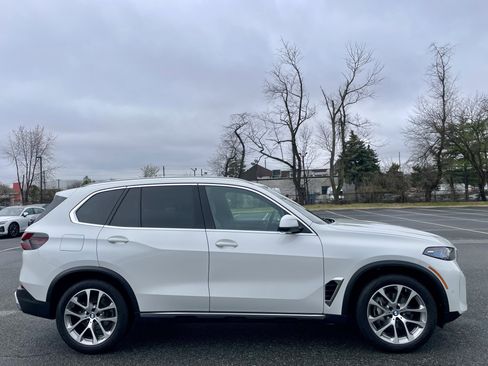 Used 2024 BMW X5 xDrive40i w/ Premium Package image 4