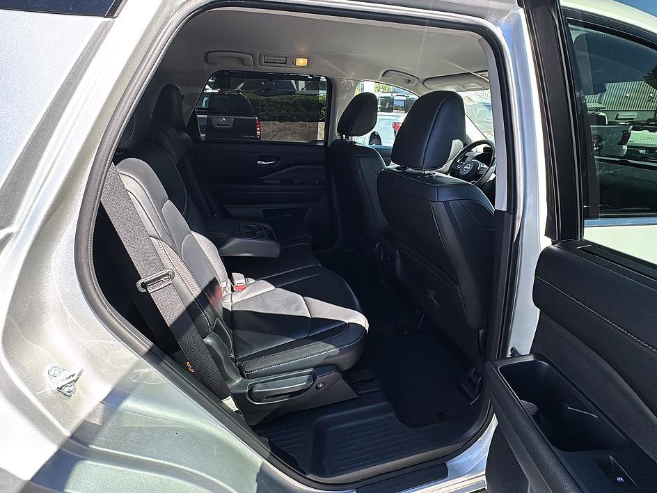 Certified 2025 Nissan Pathfinder SL AWD/4WD image 22