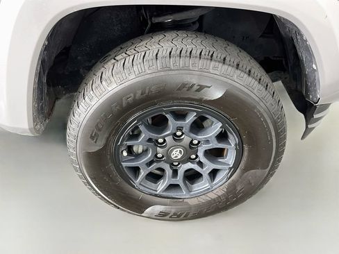 Used 2021 Toyota Tacoma SR5 RWD image 34