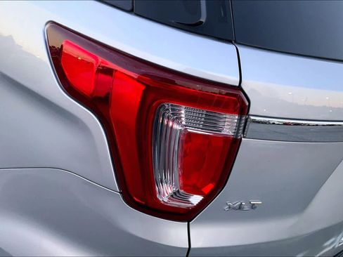 Used 2018 Ford Explorer XLT w/ Equipment Group 202A image 27