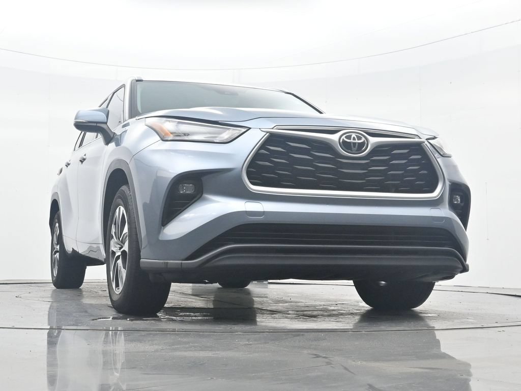 Used 2022 Toyota Highlander XLE FWD image 31