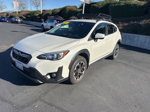 Used 2023 Subaru Crosstrek 2.0i Premium image 3