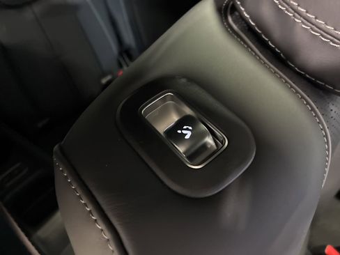 New 2026 Mercedes-Benz GLS 580 4MATIC image 19