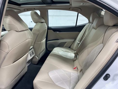 Used 2018 Toyota Camry XLE FWD image 17