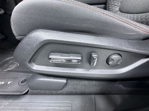 Certified 2025 Honda Pilot Sport image 13