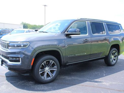 Used 2024 Jeep Grand Wagoneer L 4WD image 3