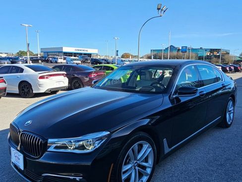 Used 2018 BMW 750i w/ Interior Design Package RWD image 3