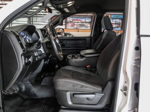 Used 2022 RAM 5500 Tradesman w/ Chrome Appearance Group AWD/4WD image 6
