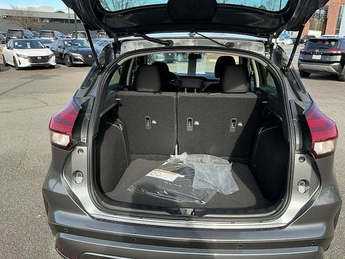 New 2025 Nissan Kicks S image 24