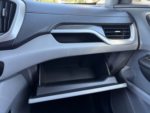 Used 2023 GMC Terrain SLT image 7