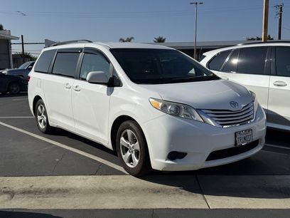 Used 2017 Toyota Sienna LE