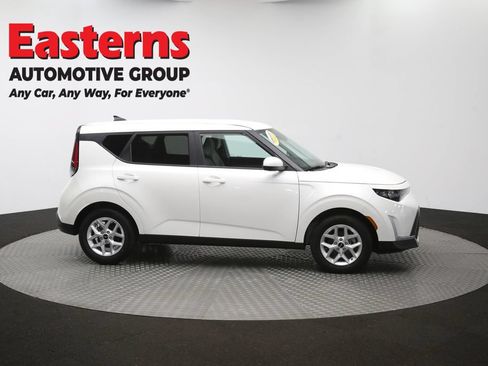 Used 2025 Kia Soul LX FWD image 44