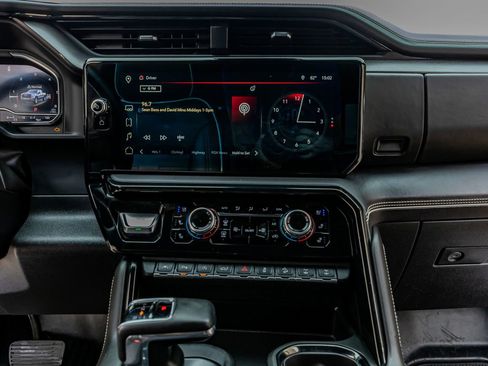 Used 2024 GMC Sierra 1500 AT4X image 23