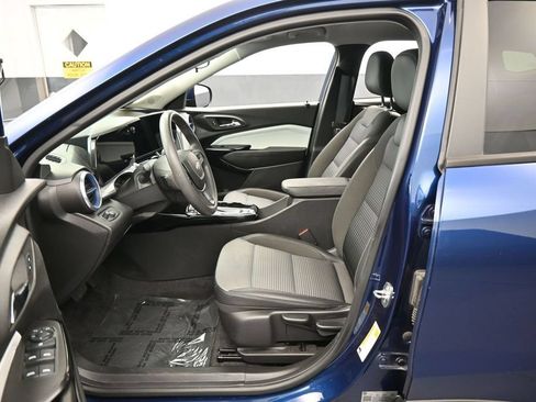 Used 2024 Chevrolet Trax LT FWD image 11