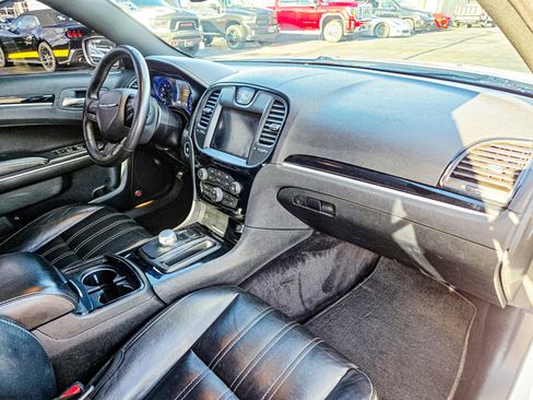 Used 2019 Chrysler 300 S image 13