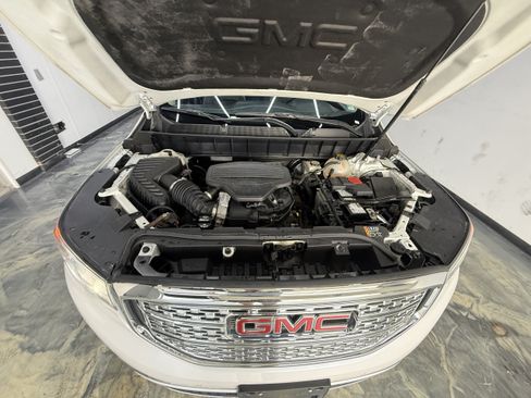 Used 2018 GMC Acadia Denali w/ Technology Package AWD/4WD image 31