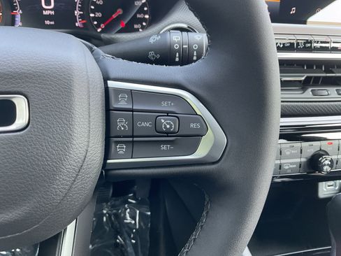 New 2025 Jeep Compass Limited w/ Sun & Sound Group image 19