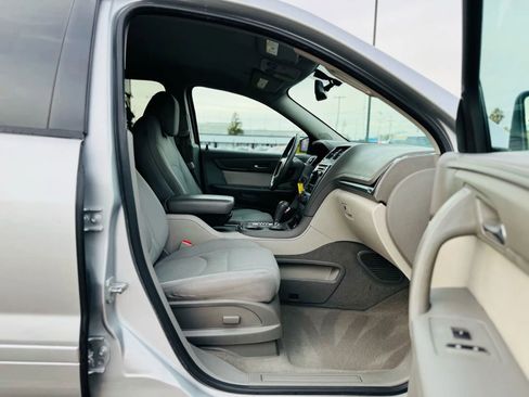 Used 2015 GMC Acadia SLE image 12