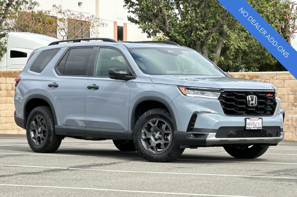 Certified 2025 Honda Pilot TrailSport image 2