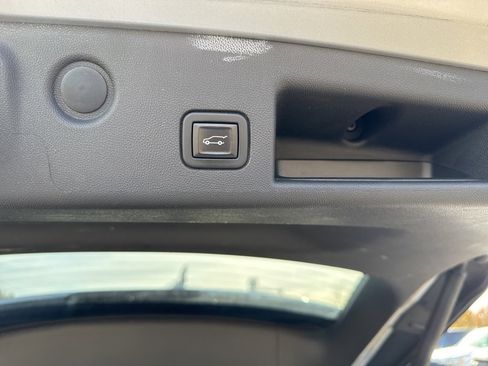 Used 2021 Chevrolet Equinox LT image 33