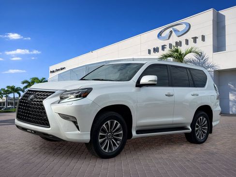 Used 2023 Lexus GX 460 Luxury w/ Accessory Package AWD/4WD image 3