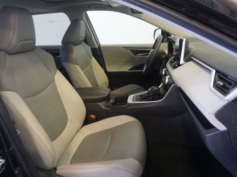 Certified 2024 Toyota RAV4 XLE Premium AWD/4WD image 28