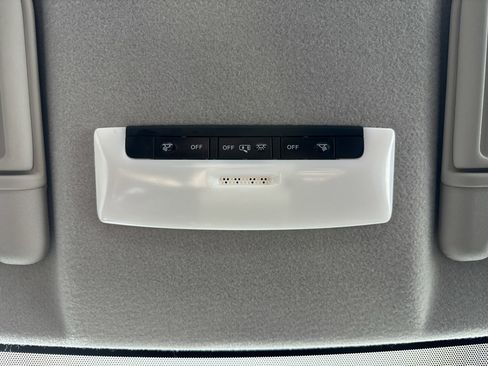 Used 2019 Nissan Kicks SV FWD image 24