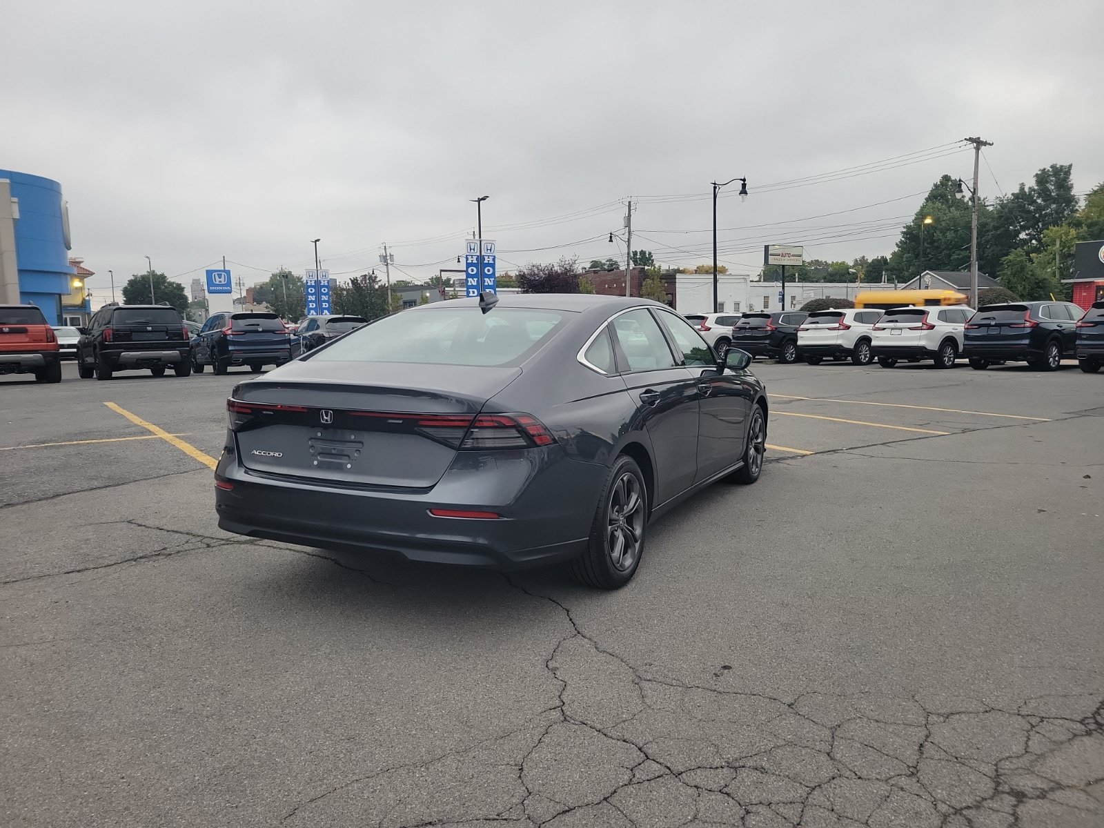 Used 2023 Honda Accord EX image 5