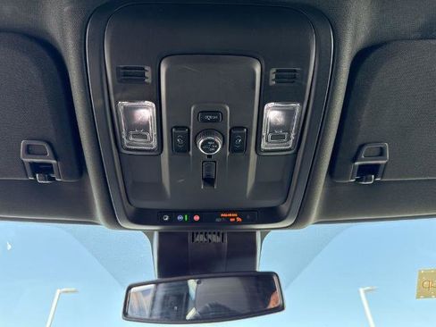 Used 2025 GMC Yukon XL Denali image 10