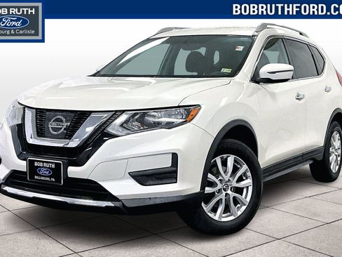 Used 2017 Nissan Rogue SV image 1