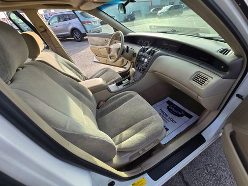 Used 2000 Toyota Avalon XLS image 16