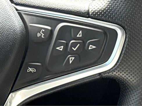 Used 2022 Chevrolet Equinox LS w/ LS Convenience Package image 12