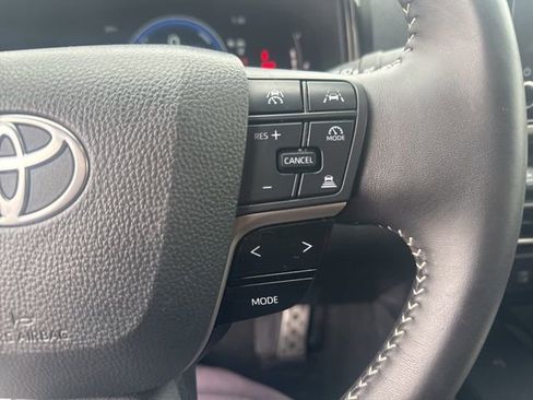 Used 2025 Toyota Camry SE FWD image 12