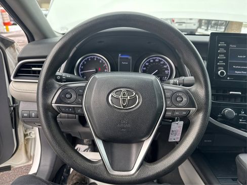 Used 2021 Toyota Camry LE image 29